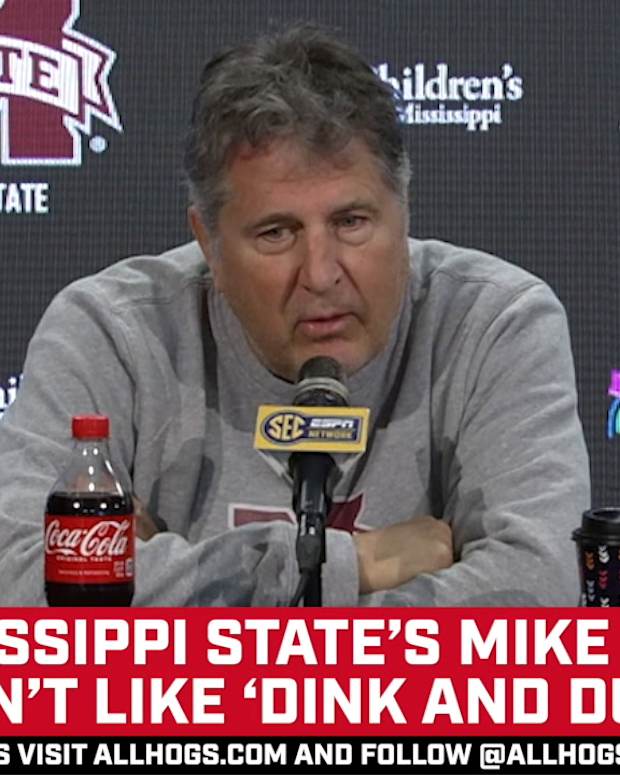 101122-Mike Leach-Dink-Dunk